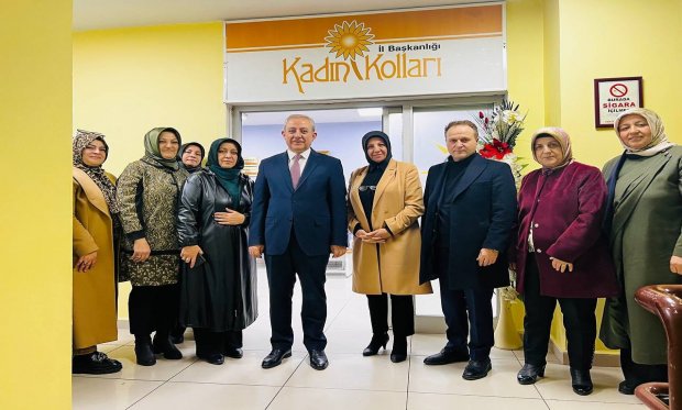 AK Parti’den Van Büyükşehir Belediye Başkan Aday Adayı Ayhan Kayatürk'ten Ak Parti Kadın Kolları Başkanlığına Ziyaret